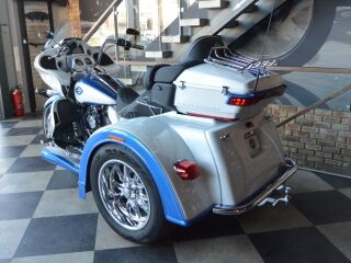 Harley-Davidson Road Glide Motor Trike 66kW