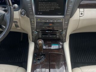 Lexus LS 460 President 4.6 280kW