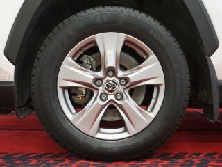 Toyota RAV4 Luxury + Comfort pakett 2.5 131kW