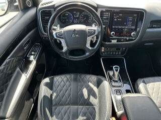 Mitsubishi Outlander PHEV Luxury 4WD 2.4 99kW