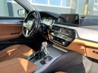 BMW 530 xDrive Touring Individual 3.0 195kW