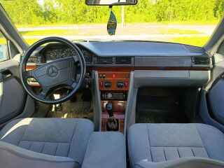 Mercedes-Benz E 250 2.5 83kW