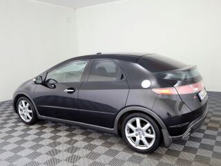 Honda Civic Elegance 1.8 103кВ