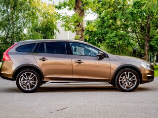 Volvo V60 Cross Country Summum 2.0 110кВ