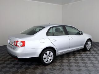 Volkswagen Jetta Comfortline 1.6 75кВ