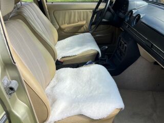 Mercedes-Benz 200 W123 2.0 44kW