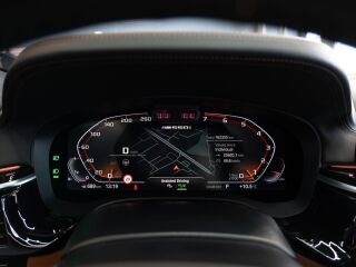BMW M550 i xDrive Individual 4.4 V8 390kW