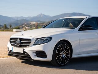 Mercedes-Benz E 220 4MATIC AMG Night Package 2.0 143кВ