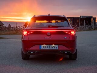 SEAT Leon Plug In Hybrid  FR-Package  Desire Red 150kW