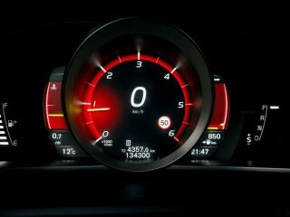 Volvo V40 R-Desing D4 2.0 140кВ