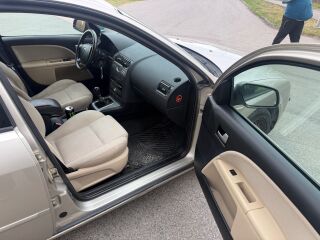 Ford Mondeo 1.8 r4 81kW