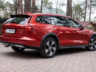 Volvo V60 Cross Country AWD PLUS Bright Intelli Safe PRO 2.0 B4 MHEV Kerghübriid MY2023 145kW