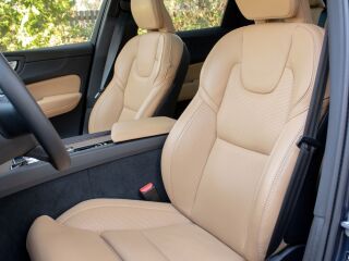 Volvo XC60 AWD DARK Ultimate Fullopt 2.0 B5 AWD MHEV Kerghübriid 184kW