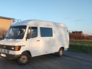 Mercedes-Benz 210D 2.8 70kW