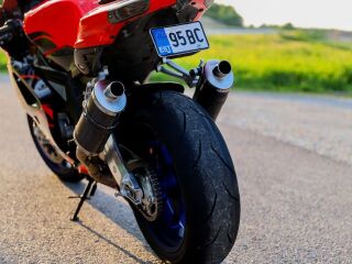 Aprilia RSV 1000 R Factory 102kW
