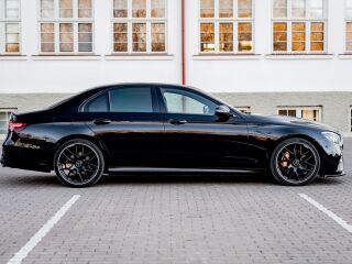 Mercedes-Benz E 300 de AMG 4Matic Airmatic Plug-In 2.0 235кВ