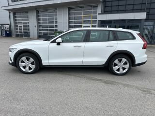 Volvo V60 Cross Country AWD B4 2.0 145kW
