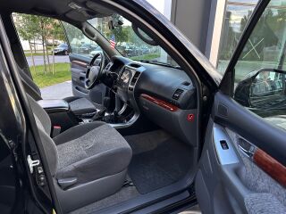 Toyota Land Cruiser Black 3.0 127kW