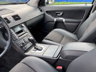 Volvo XC90 Momentum AWD 2.4 R5 D5 136kW