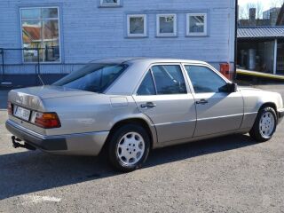 Mercedes-Benz E 260 2.6 118kW