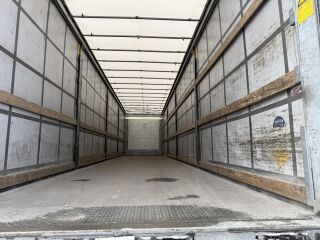 Schmitz Semitrailer Curtainsider Standard