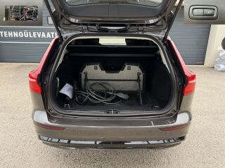 Volvo V60 Plus Dark R-Design Intelli Safe Luxury MY23 2.0 T8 Recharge Twin Engine Plug-in-Hybrid 335kW