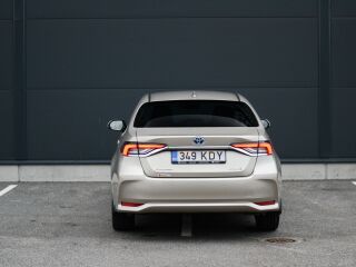 Toyota Corolla Luxury Plus 1.8 72kW