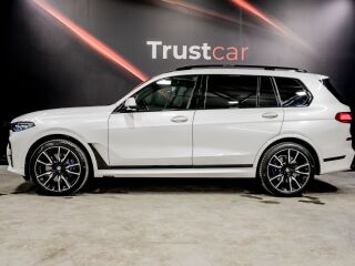BMW X7 Individual-Sky lounge-M Paket 3.0 250kW