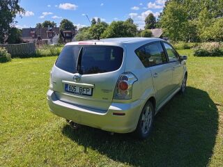 Toyota Corolla Verso 2.2 130кВ