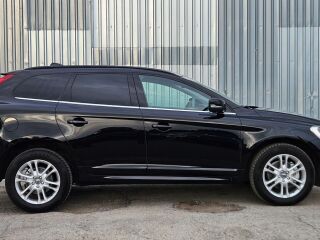 Volvo XC60 Momentum Onyx Black 2.0 D4 140кВ