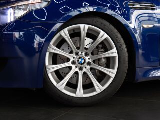 BMW M5 5.0 V10 373кВ