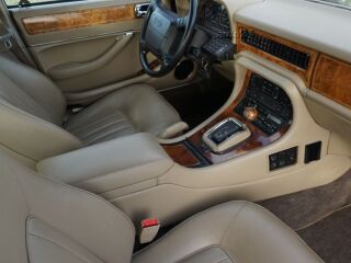Daimler Double-Six 6.0 V12 229kW