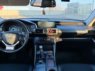 Lexus IS 300h 2.5 133kW