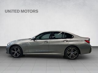 BMW 330 e xDrive M-Sportpakett 2.0 R4 215kW