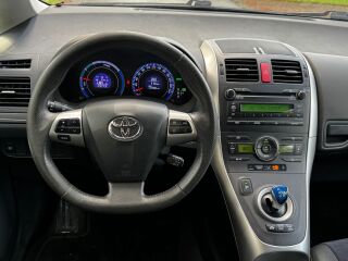 Toyota Auris Facelift Hybrid 1.8 73кВ