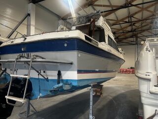 Bayliner 2445 flybridge mercruiser v8
