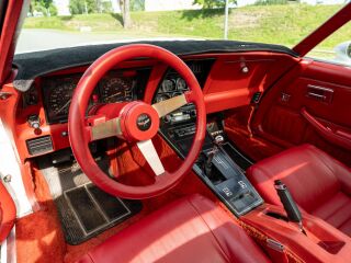 Chevrolet Corvette C3 5.7 V8 168kW