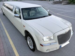 Chrysler 300 C Stretch 140 3.5 V6 183kW