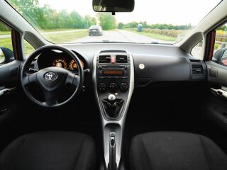 Toyota Auris 1.4 66кВ