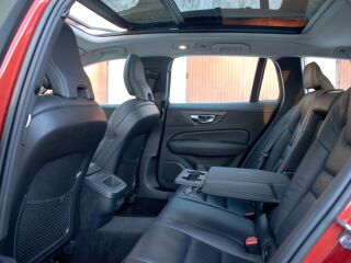 Volvo V60 Cross Country AWD PLUS Bright Intelli Safe PRO 2.0 B4 MHEV Kerghübriid MY2023 145кВ