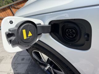 Volvo XC40 R-DESIGN INTELLI SAFE PRO GEARTRONIC RECHARGE 1.5 T5 Twin-Engine PLUG-IN-HYBRID 60 + 132kW