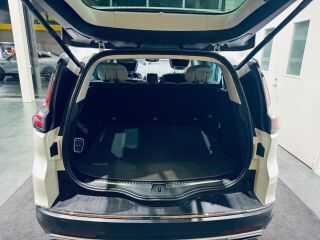 Renault Espace Initiale Paris 2.0 139кВ