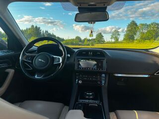 Jaguar F-Pace 3.0 221кВ