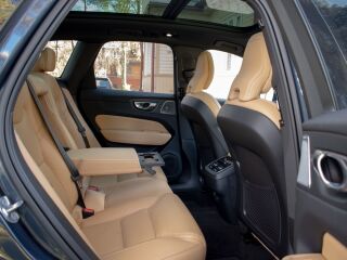 Volvo XC60 AWD DARK Ultimate Fullopt 2.0 B5 AWD MHEV Kerghübriid 184kW