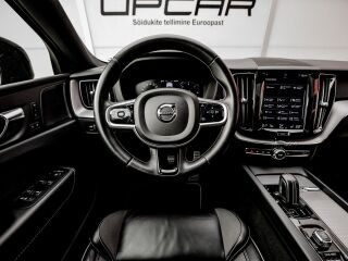 Volvo XC60 B4 AWD R-Design Mild Hybrid 2.0 145кВ