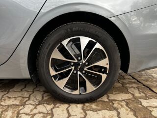 Kia Ceed Plug-in Hybrid 1.6 77кВ