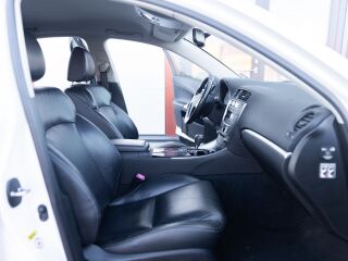 Lexus IS 250 White Pearl Facelift 2.5 153kW