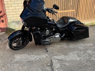 Harley-Davidson Street Glide 64kW