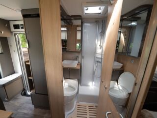 LMC 1055 Tourer Lift H664 G Special Edition 2.0 R4 125kW