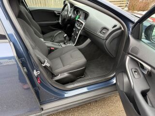 Volvo V40 Cross Country Momentum 1.6 D2 84кВ